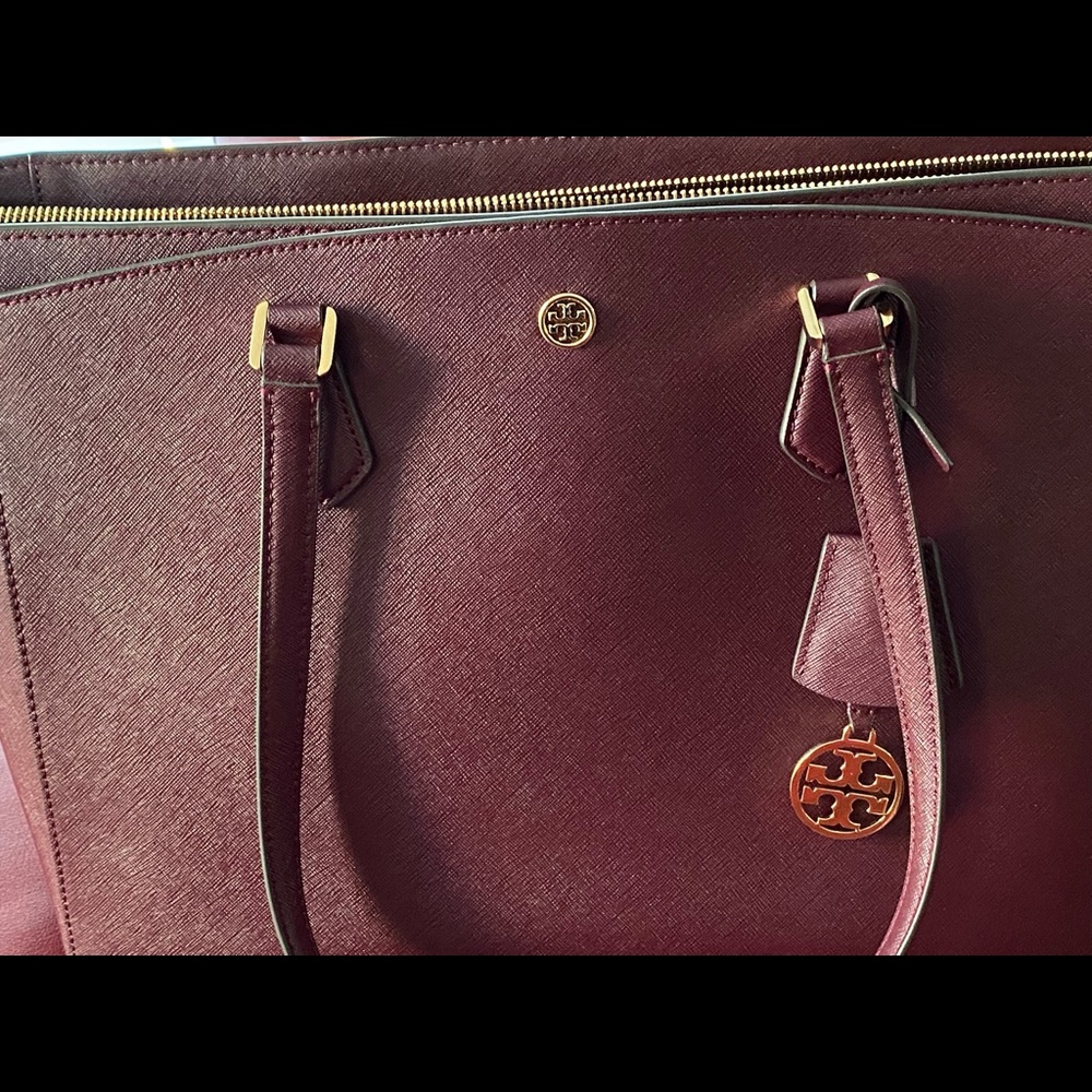 TORY BURCH ROBINSON TOTE💕💕 - Picture 6 of 8